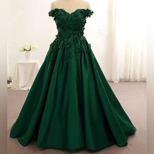 Elegant Green Off-Shoulder Evening Gown